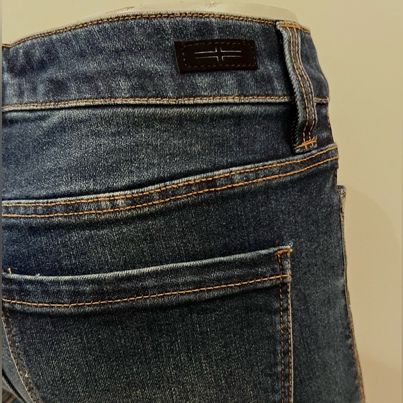 Liverpool Abby Hi-Rise Ankle Jeans - Picture 7 of 13